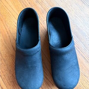 Dansko professional clog in the black oiled leather finish women’s sz 40